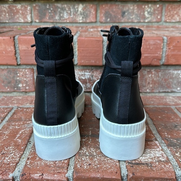 Gianni Bini Wander Lust Lug Sole Platform Boots in Black Women's Size 8 - Picture 4 of 7